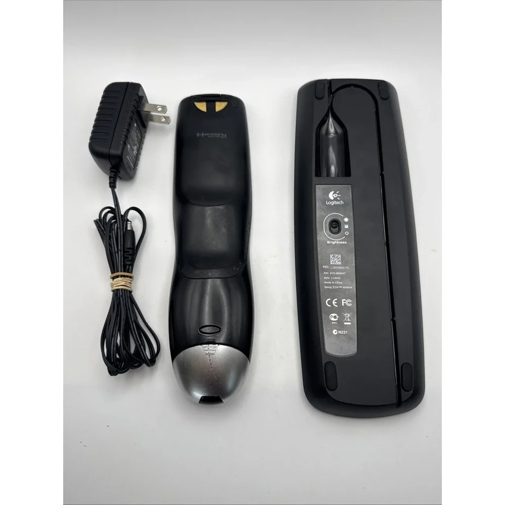 Logitech Harmony One R-IY17 Universal Remote Control w Charging Base TESTED READ